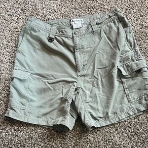 Columbia Men's omni dry Cargo Shorts - Light Green
